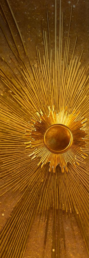 Vergulde zonnestraalspiegel: een koperen bol omringd door honderden gouden stralen, in warm strijklicht.
